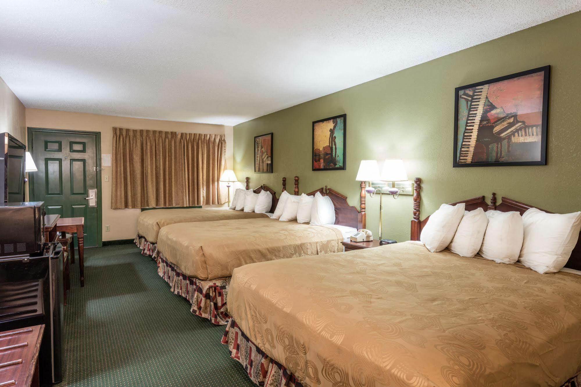 Angel Inn Near Imax, A Travelodge By Wyndham Branson Exterior foto