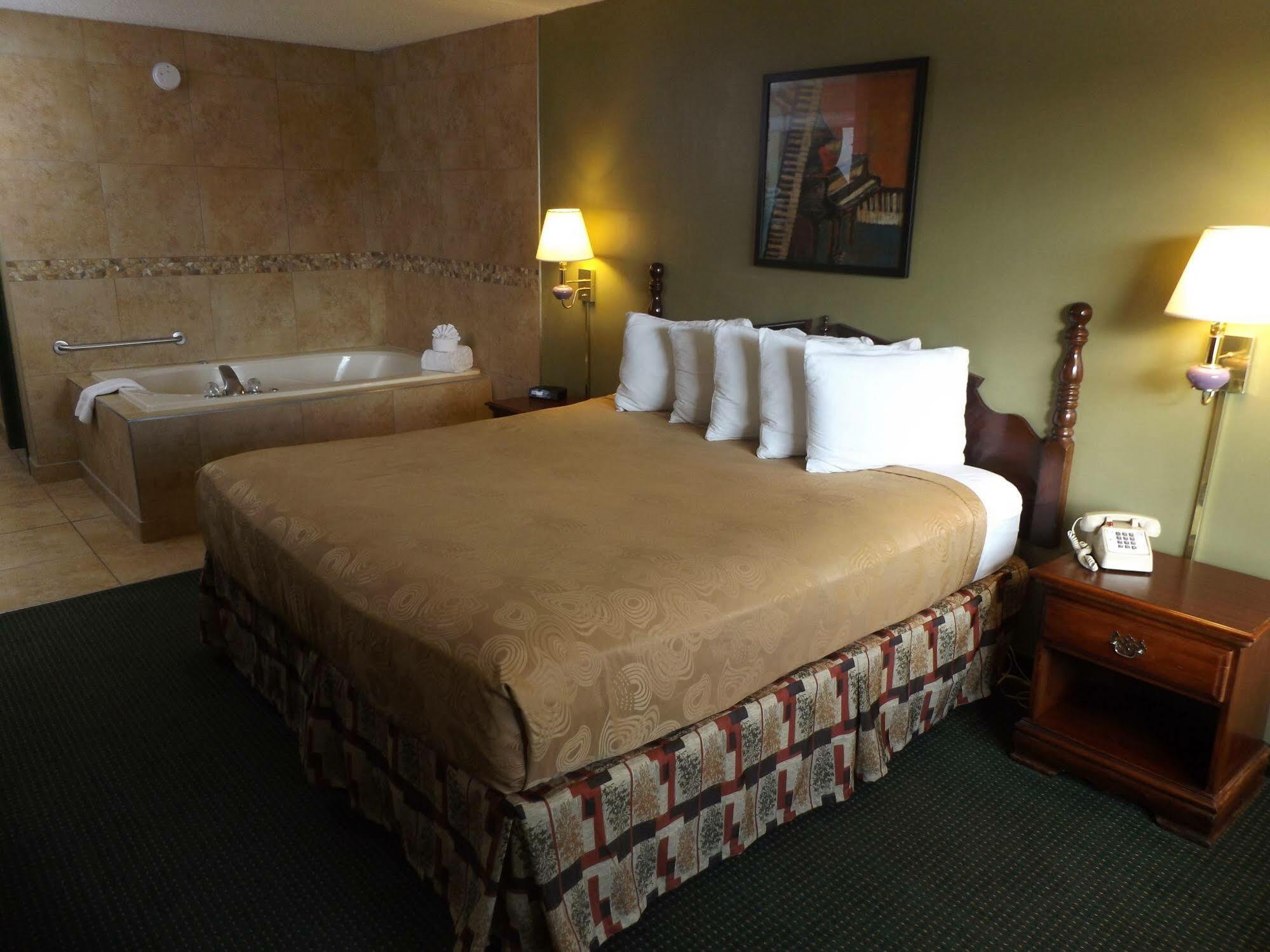 Angel Inn Near Imax, A Travelodge By Wyndham Branson Exterior foto